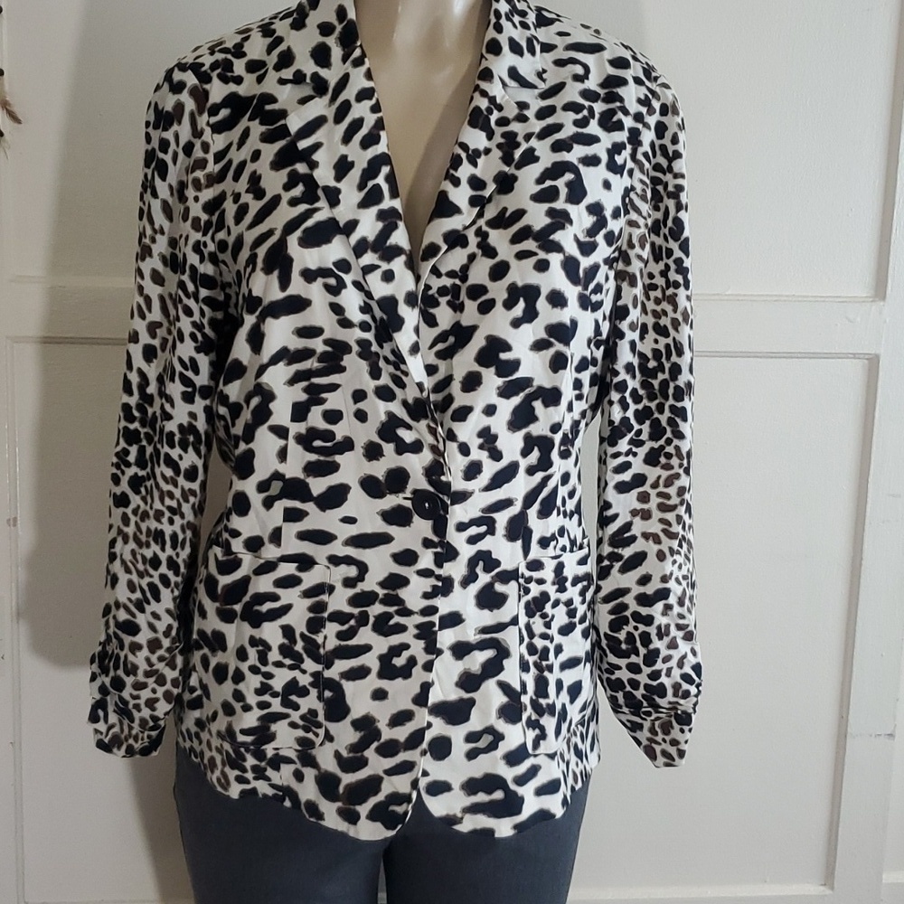 Chico's Leopard Print Button Closure Pocketed Leightweight Blazer Size 1